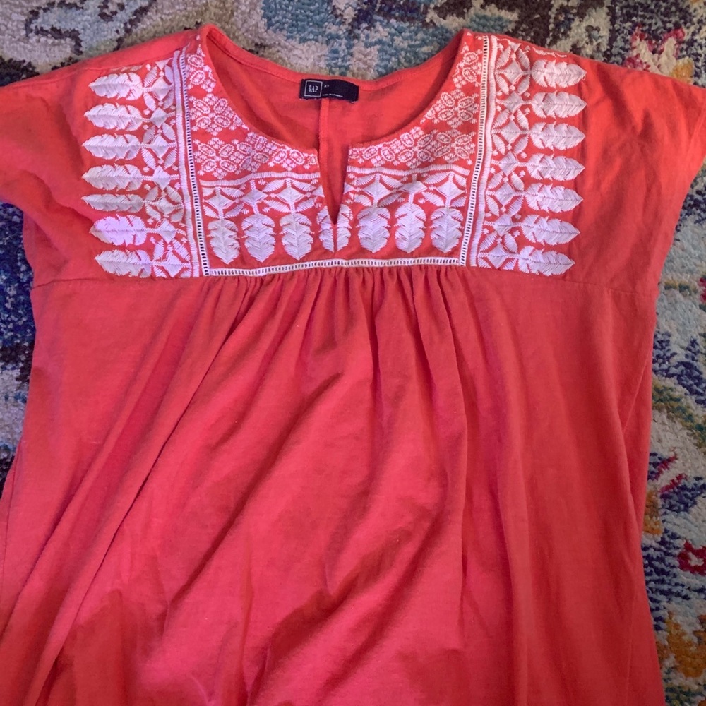 gap embroidered tee